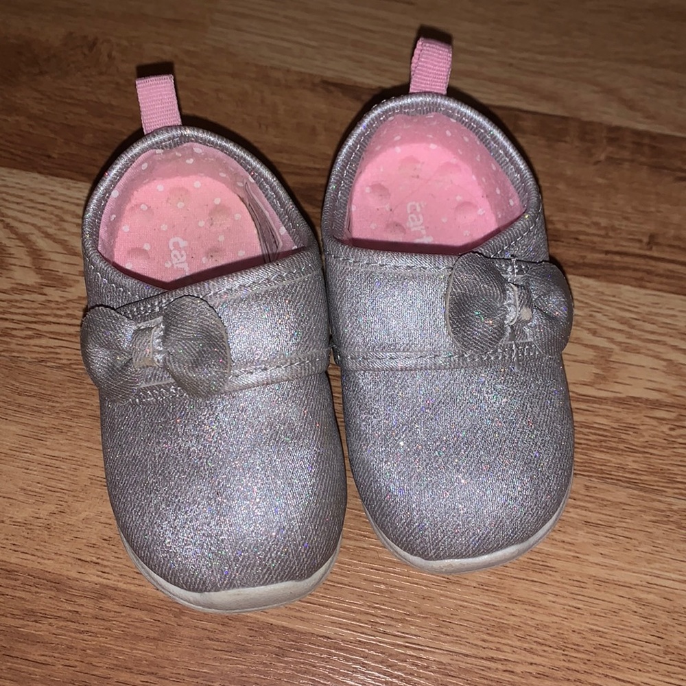 Carter’s Shoes SZ 4